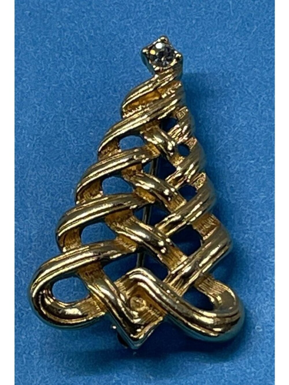 Vintage Avon Gold Tone Woven Christmas Tree with Rhinestone Topper Pin Brooch - Picture 2 of 10